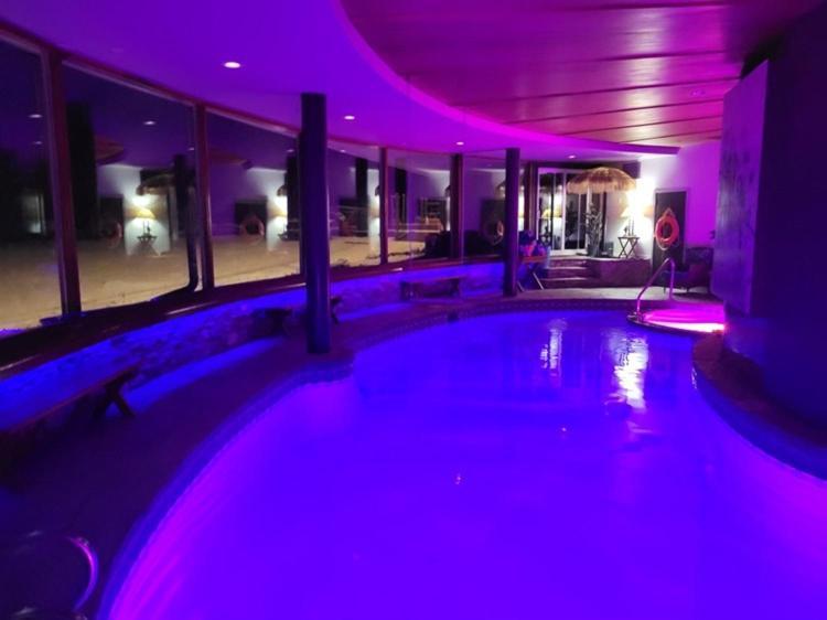 Roundhouse Grotto YYC Exterior foto